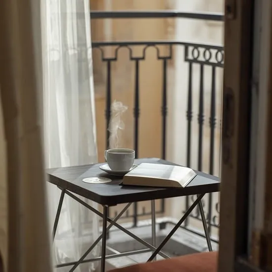 13 gorgeous cozy apartment balcony IMG05