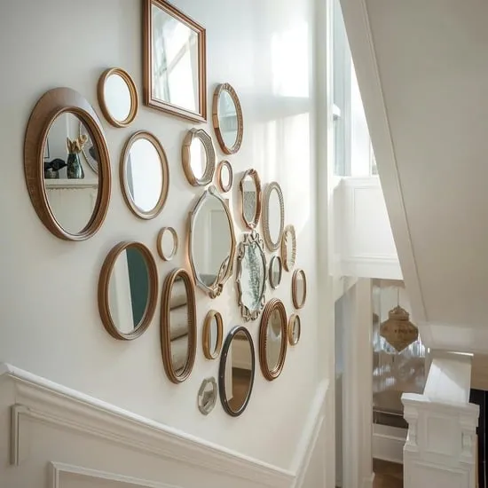 10 genius staircase wall decor ideas IMG04